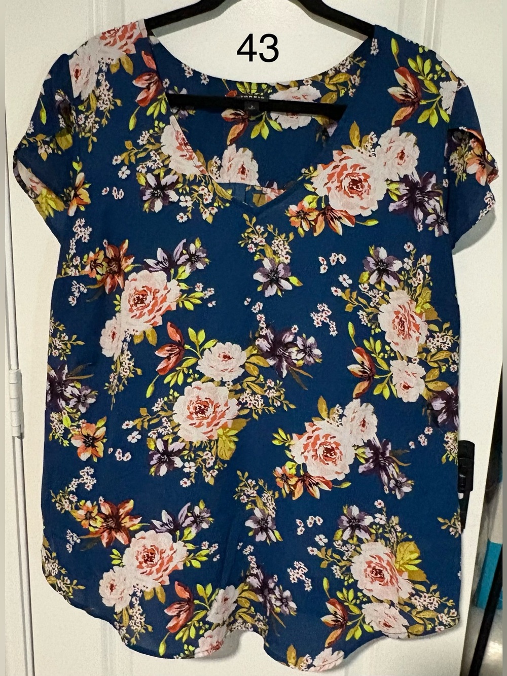 torrid Blue Floral V-Neck Short Sleeve Top